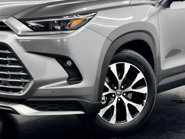 2026 Toyota Highlander - Image 4 of 12
