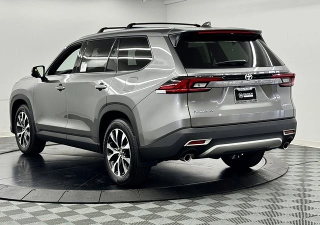 2026 Toyota Highlander - Image 10 of 12