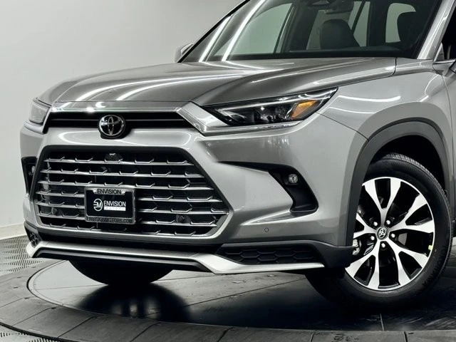 2026 Toyota Highlander - Image 3 of 12