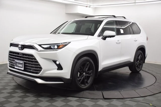 2026 Toyota Highlander - Image 2 of 12