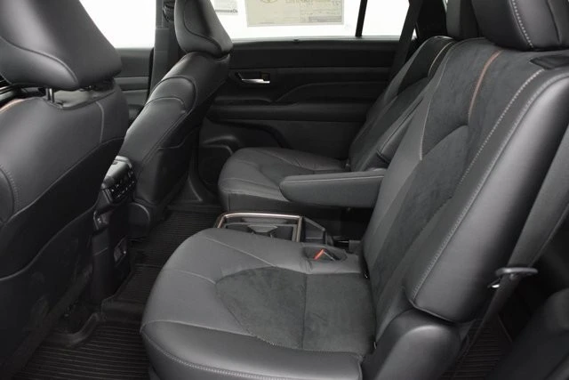 2026 Toyota Highlander - Image 12 of 12