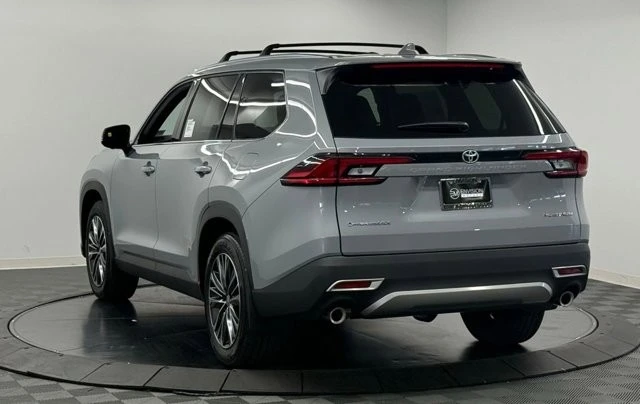 2026 Toyota Highlander - Image 10 of 12