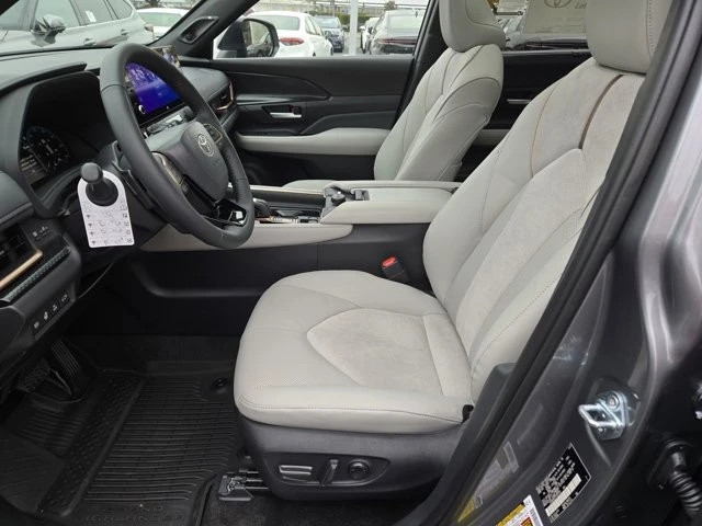2026 Toyota Highlander - Image 11 of 12