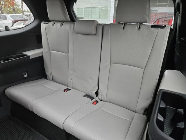 2026 Toyota Highlander - Image 9 of 12