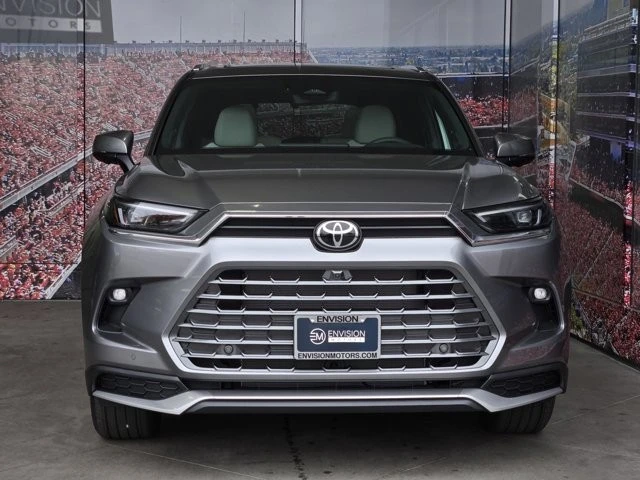 2026 Toyota Highlander - Image 2 of 12
