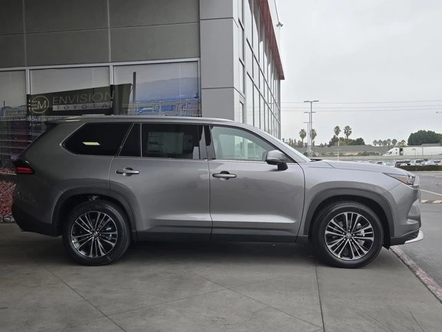 2026 Toyota Highlander - Image 3 of 12