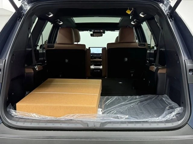 2026 Toyota Highlander - Image 11 of 12