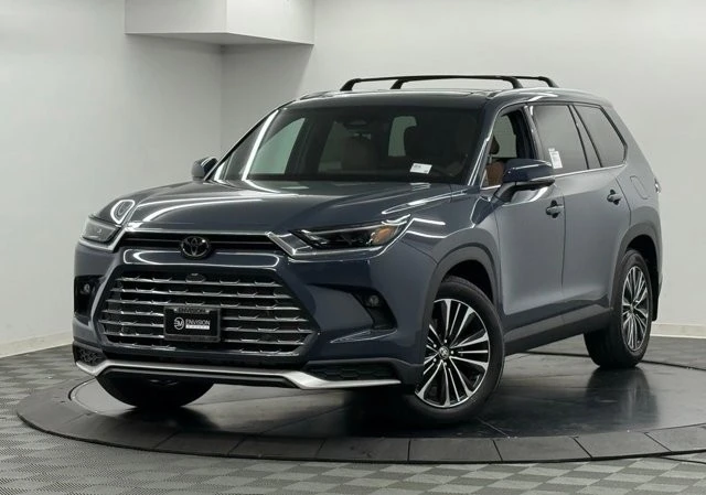 2026 Toyota Highlander - Image 2 of 12