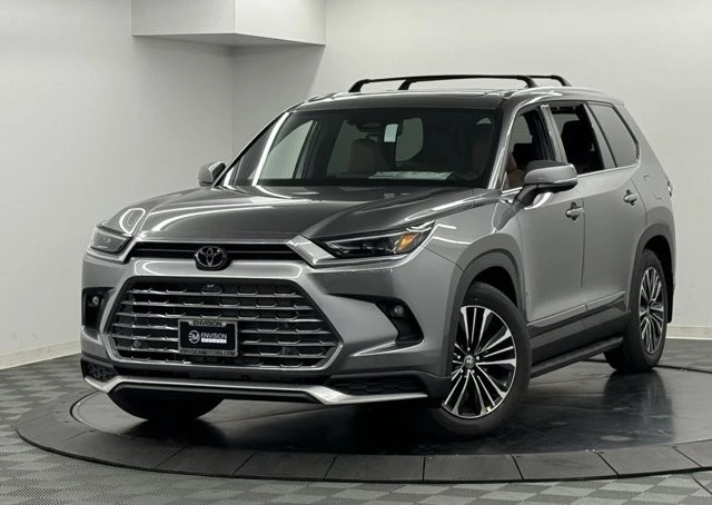 2026 Toyota Highlander - Image 2 of 12