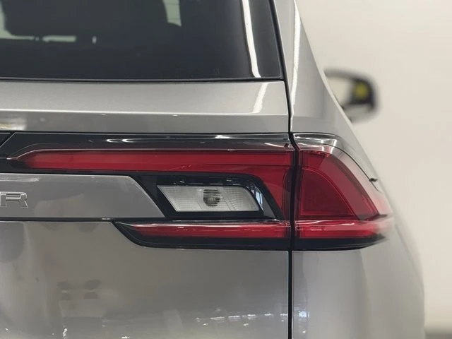 2026 Toyota Highlander - Image 7 of 12