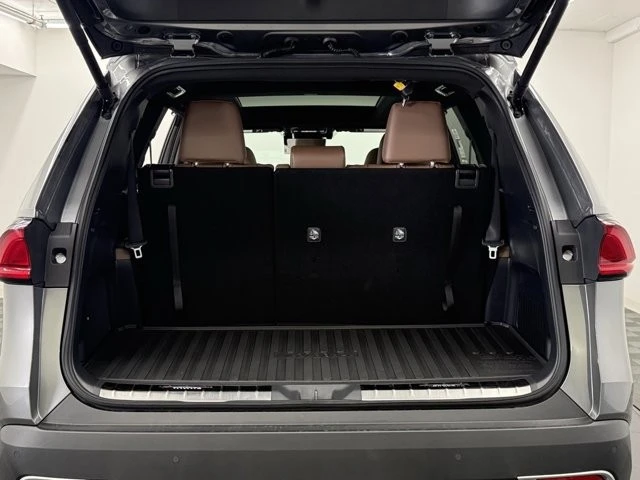 2026 Toyota Highlander - Image 11 of 12
