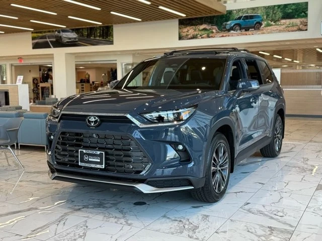 2026 Toyota Highlander - Image 2 of 12