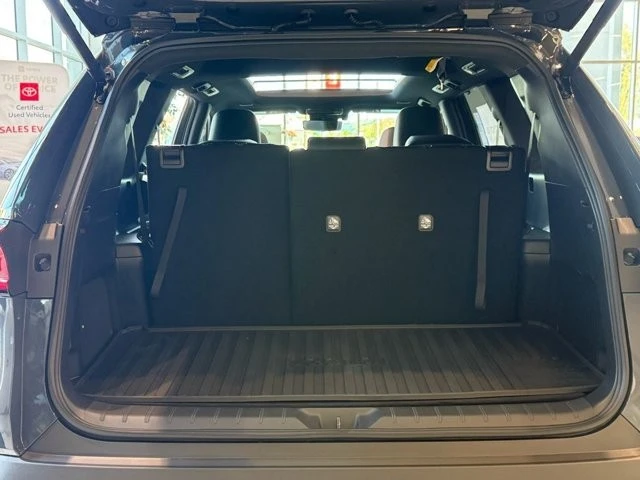 2026 Toyota Highlander - Image 10 of 12
