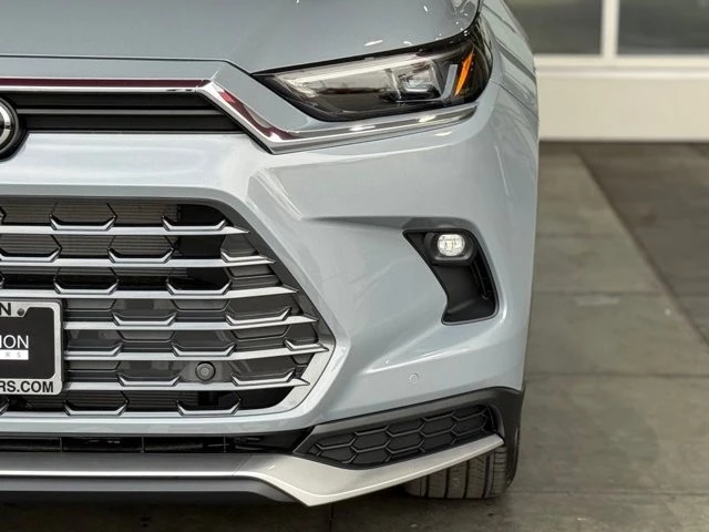 2026 Toyota Highlander - Image 5 of 12