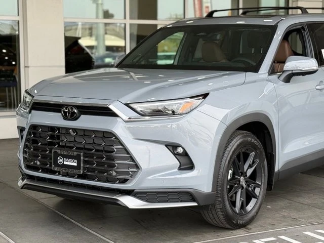 2026 Toyota Highlander - Image 3 of 12