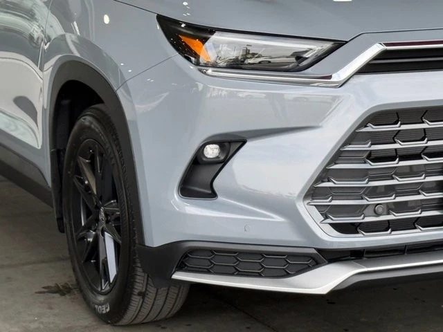 2026 Toyota Highlander - Image 8 of 12