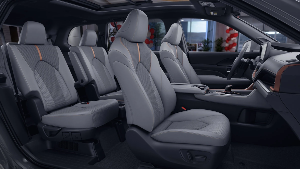 2026 Toyota Highlander - Image 9 of 10