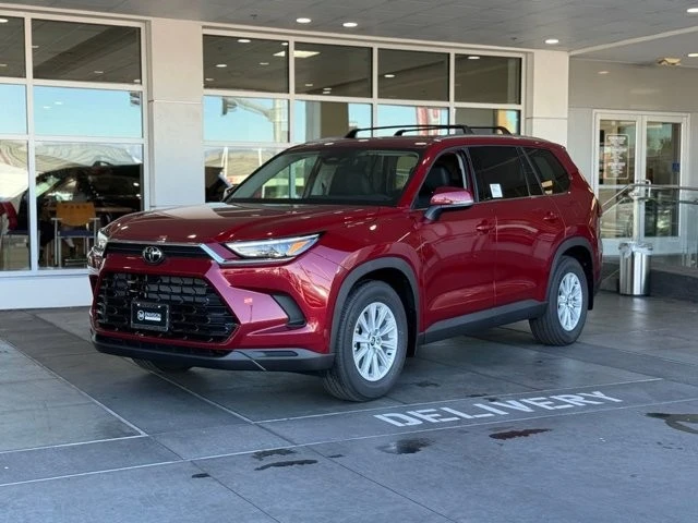 2026 Toyota Highlander - Image 2 of 12