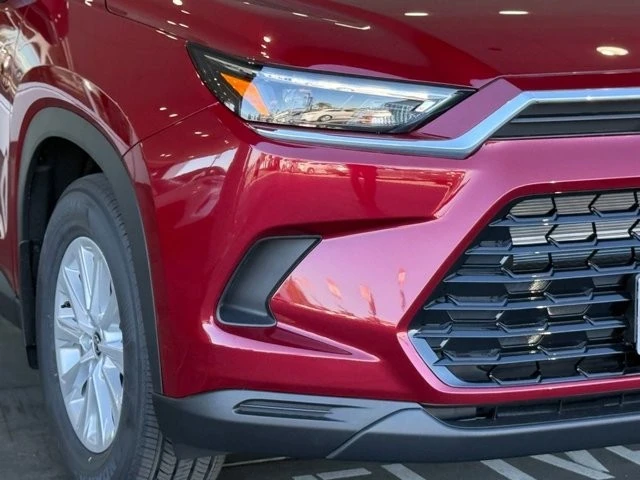 2026 Toyota Highlander - Image 8 of 12