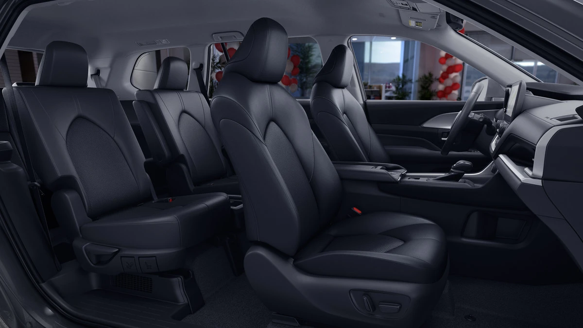 2026 Toyota Highlander - Image 9 of 10