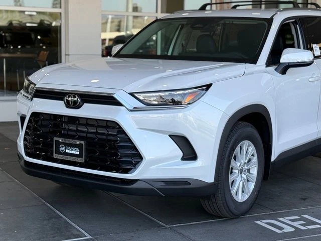 2026 Toyota Highlander - Image 3 of 12