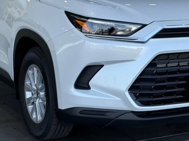 2026 Toyota Highlander - Image 8 of 12