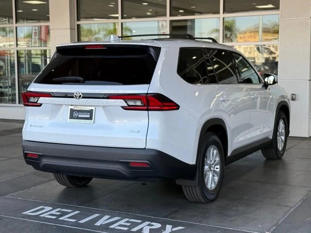 2026 Toyota Highlander - Image 11 of 12