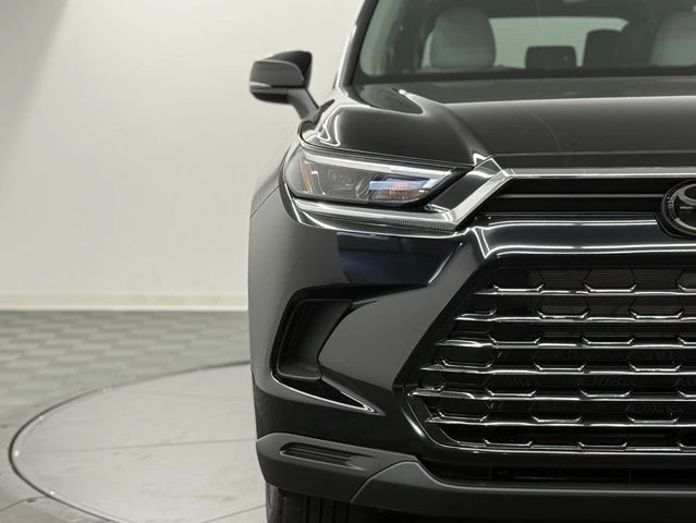 2026 Toyota Highlander - Image 4 of 12