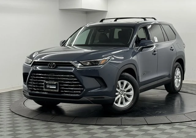 2026 Toyota Highlander - Image 2 of 12