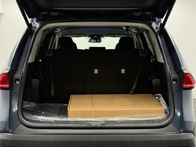 2026 Toyota Highlander - Image 11 of 12