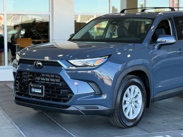 2026 Toyota Highlander - Image 3 of 12