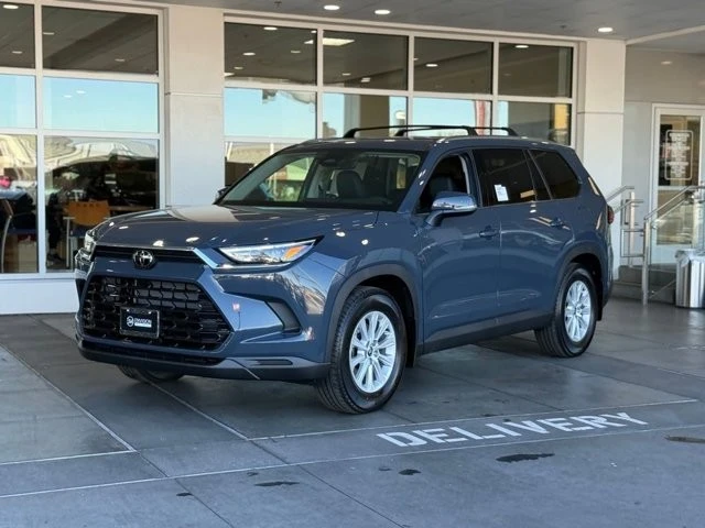 2026 Toyota Highlander - Image 2 of 12