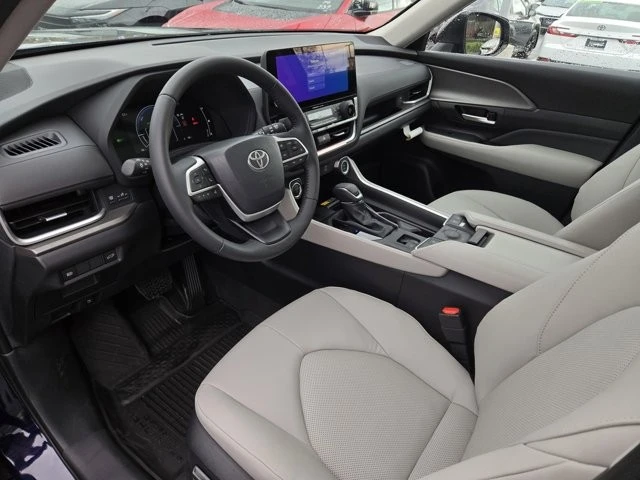 2026 Toyota Highlander - Image 7 of 12