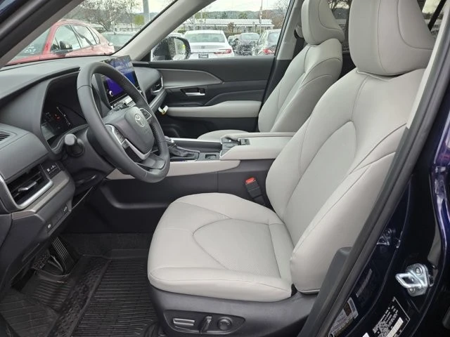 2026 Toyota Highlander - Image 11 of 12