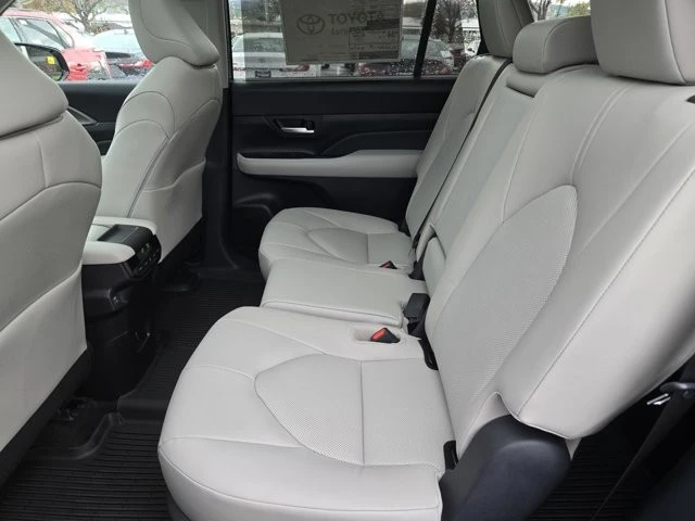 2026 Toyota Highlander - Image 8 of 12