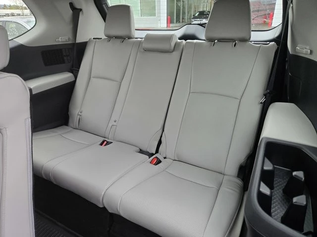 2026 Toyota Highlander - Image 9 of 12
