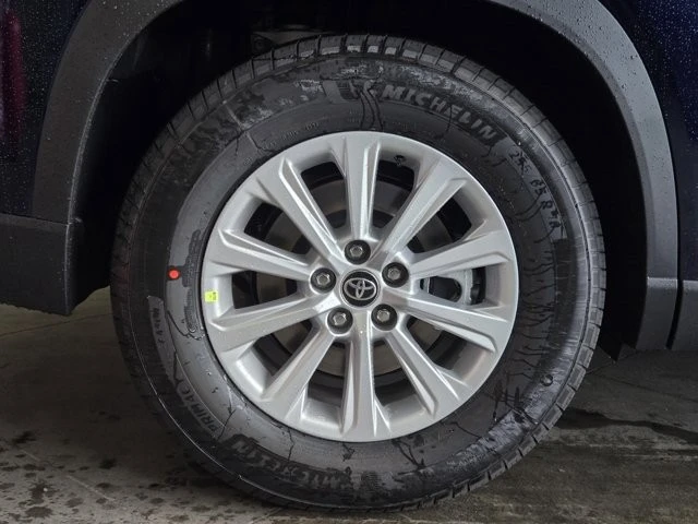 2026 Toyota Highlander - Image 4 of 12