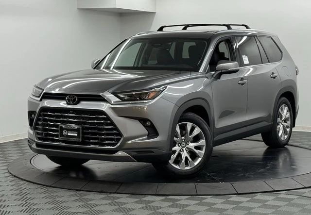 2026 Toyota Highlander - Image 2 of 12