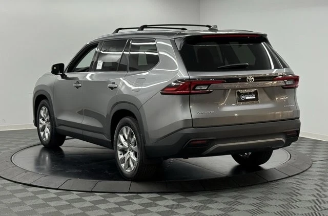 2026 Toyota Highlander - Image 10 of 12