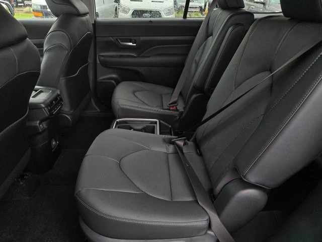 2026 Toyota Highlander - Image 11 of 28