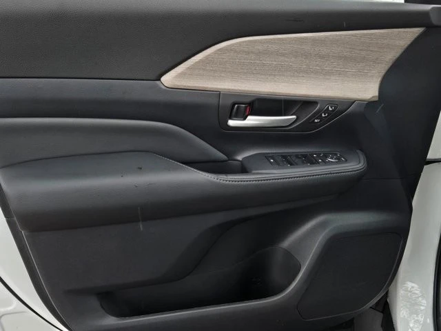 2026 Toyota Highlander - Image 9 of 28