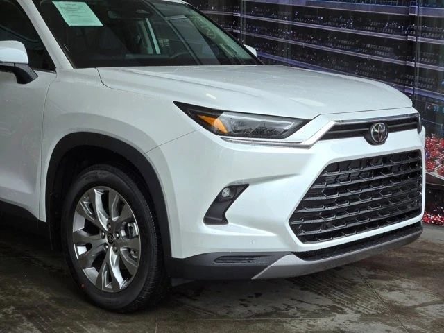 2026 Toyota Highlander - Image 2 of 28