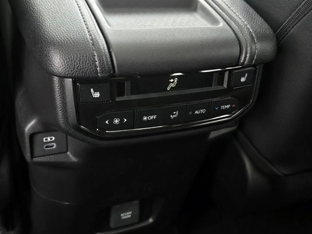 2026 Toyota Highlander - Image 16 of 28