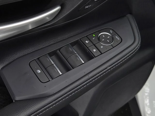 2026 Toyota Highlander - Image 10 of 28