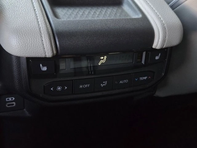 2026 Toyota Highlander - Image 12 of 21