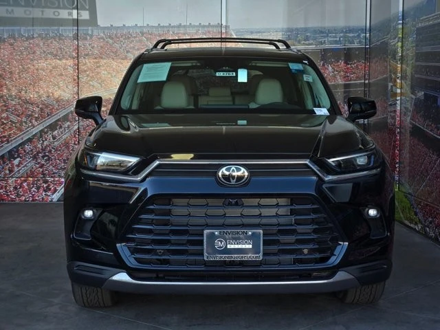 2026 Toyota Highlander - Image 2 of 21