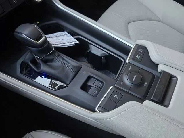 2026 Toyota Highlander - Image 19 of 21