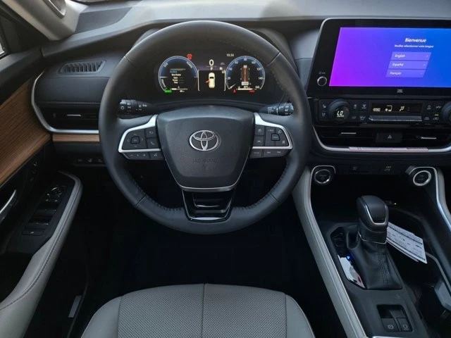 2026 Toyota Highlander - Image 13 of 21