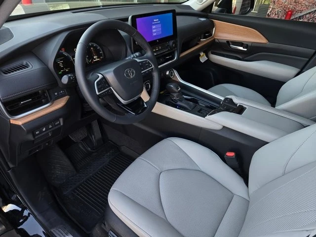 2026 Toyota Highlander - Image 7 of 21