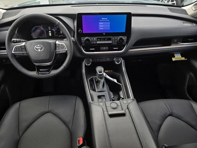 2026 Toyota Highlander - Image 15 of 28